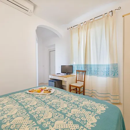 Szálloda Le Mimose San Teodoro